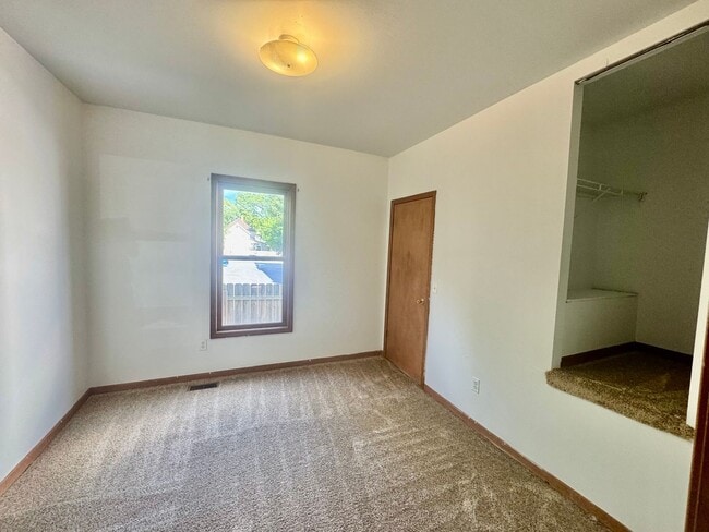 Building Photo - 304