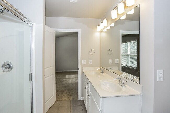 Building Photo - 204 Neal Dr