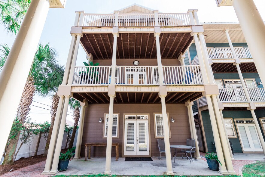 Building Photo - 6226 Thomas Dr