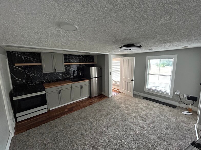 Building Photo - 24048 Trailhead Dr