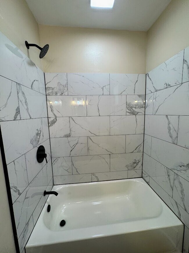 Building Photo - 1680 Potomac Ave