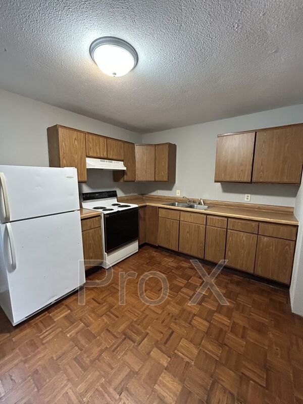 Building Photo - 1116 S Elm St