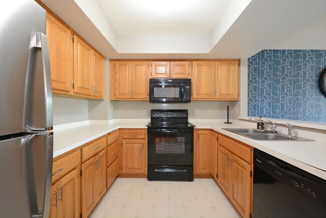 Building Photo - Beautiful 2-Bed 1.5-Bath Available Now in Plymouth!