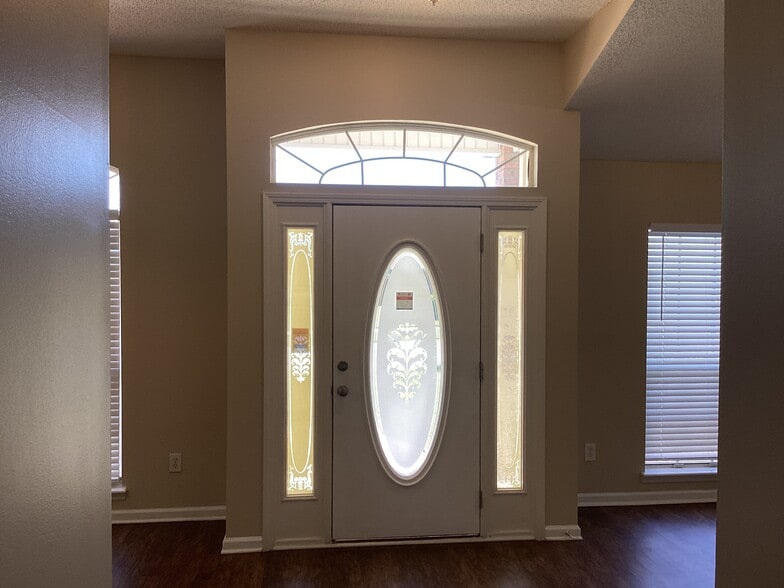 Building Photo - 468 Hillside Dr