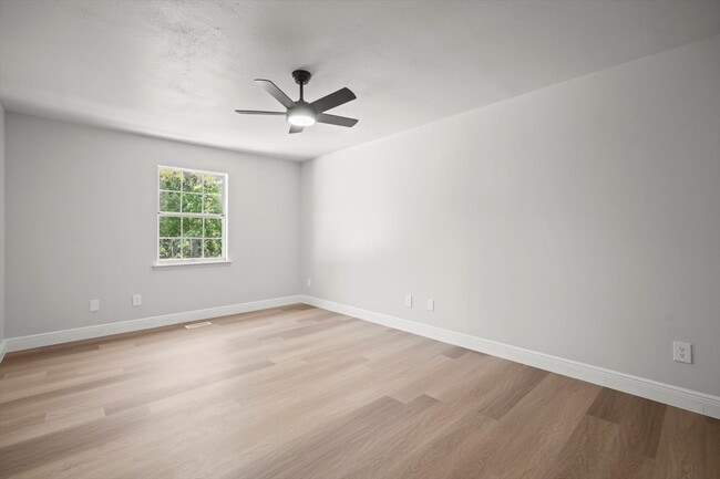 Building Photo - 100 Redbud Woods Trail