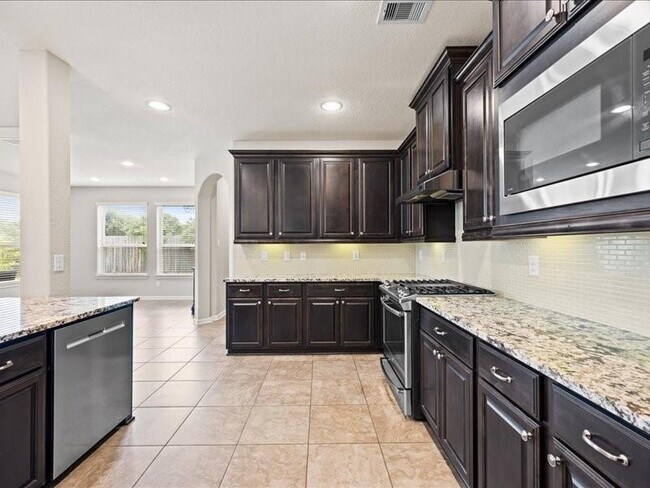 Building Photo - 1614 Mahan Dr