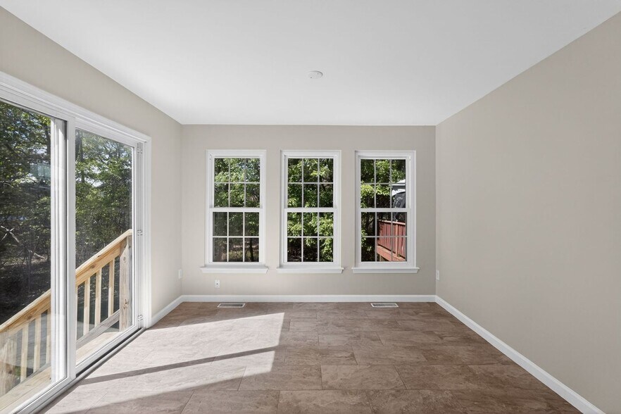Building Photo - 21 Golf View Ct