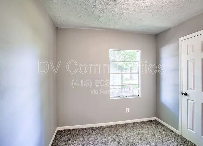 Building Photo - 810 Charles Rd