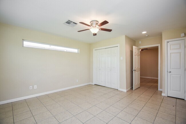 Building Photo - 6430 Saxet St