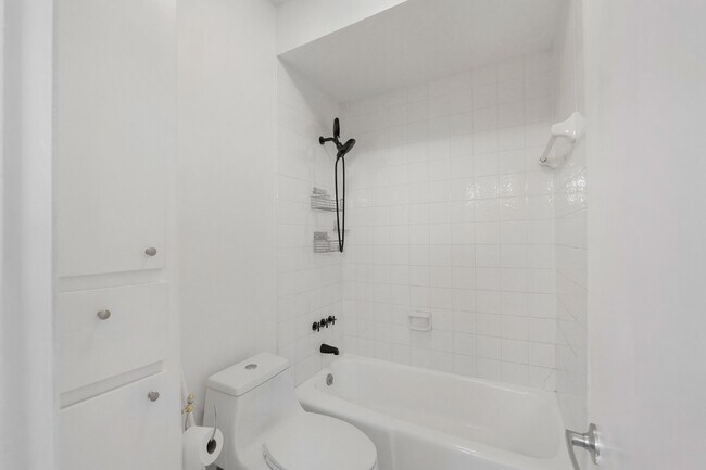 Building Photo - 57 Foxhall Crescent Dr