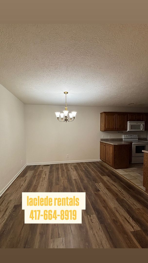 Building Photo - 2 BEDROOM 2 BATHROOM DUPLEX FOR RENT