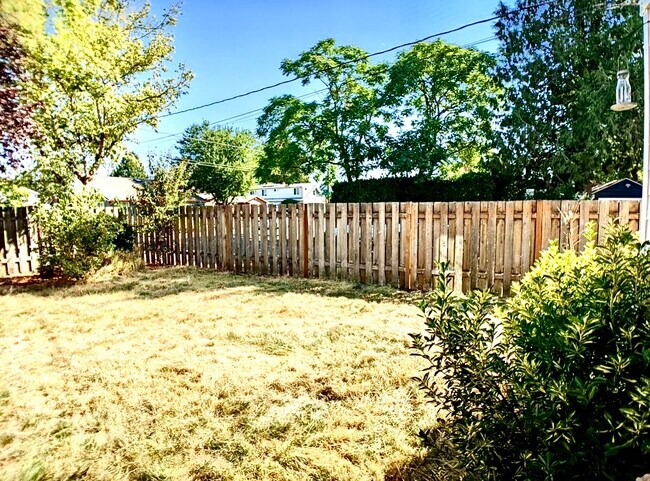 Building Photo - 8010 SE Henry St