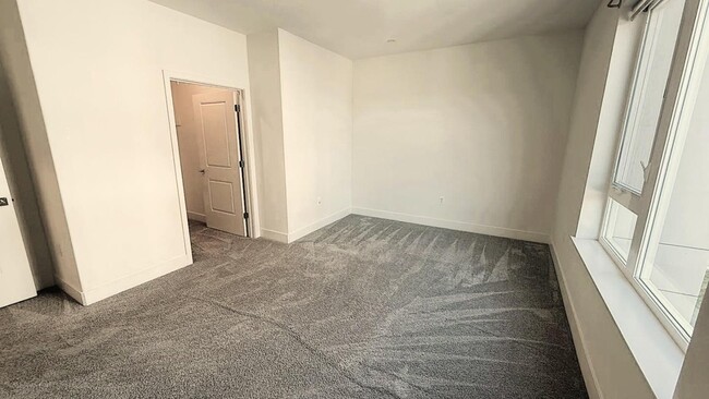 Building Photo - 5933 Sunstone Dr