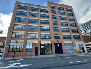 Building Photo - Stunning Industrial-Contemporary One Bedroom Condo- Parking included!