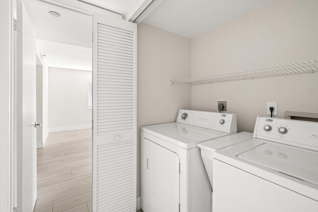 Building Photo - 343 Oak Harbour Dr
