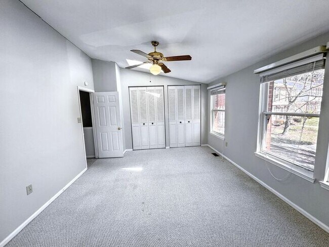 Building Photo - Charming 2-Bedroom Home with Modern Amenit...