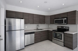 Building Photo - 560 NE 67th St