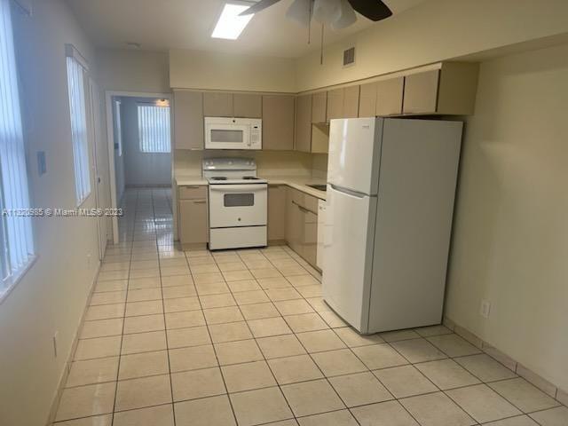 Building Photo - 80 NW 60th Ct