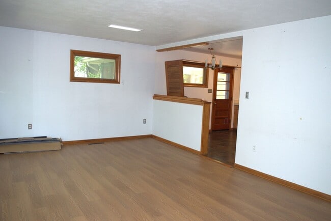 Building Photo - Marvelous 4 Bed 2.5 Bath House In Quarry H...