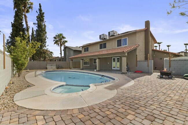 Building Photo - 2109 Verdinal Dr