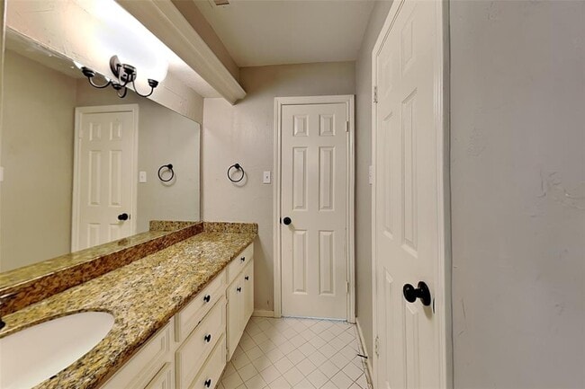 Building Photo - 5207 Maple Terrace Dr