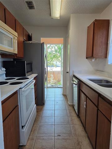 Building Photo - 2411 Springmont Ct