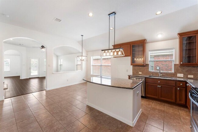 Building Photo - 28519 Lockeridge View Dr