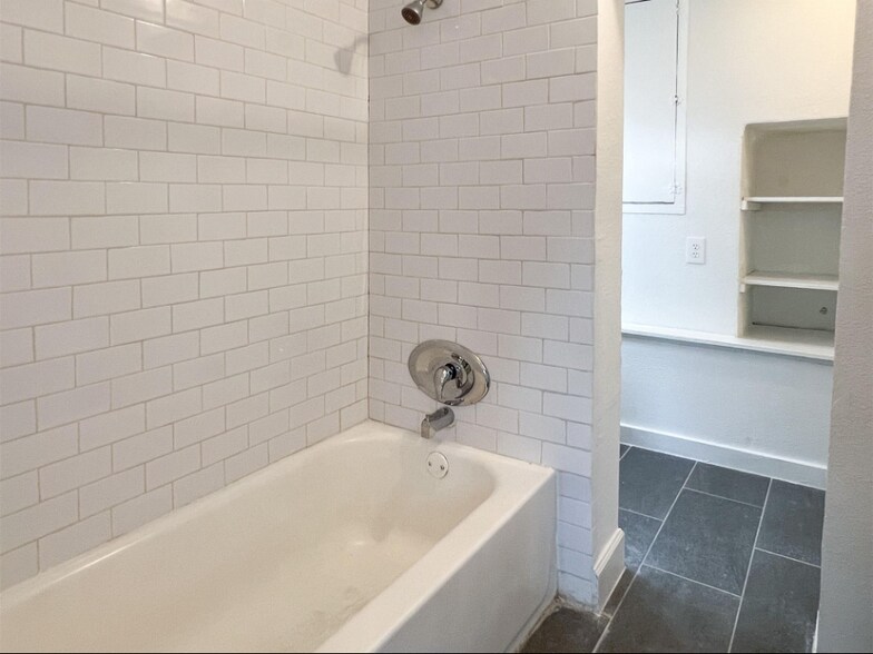 Building Photo - 11 Norwood St