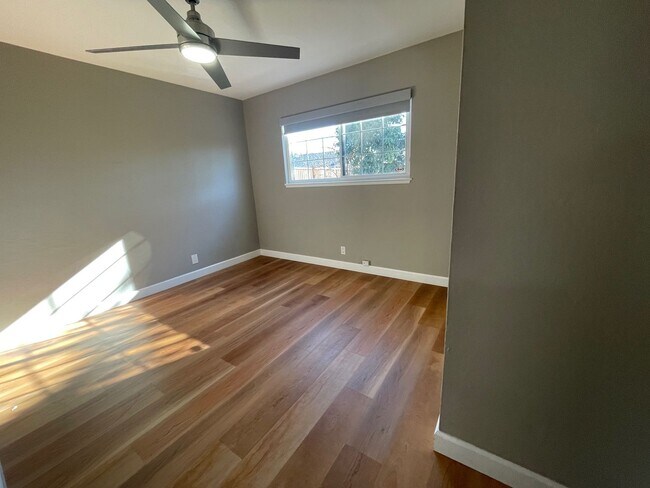 Building Photo - Spacious house with Skylights, Hardwood floors, Family room and Gardener