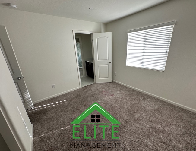Building Photo - Spacious 4-Bedroom Home in Sought-After No...