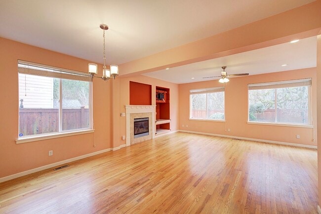 Building Photo - 3Bd/2.5Ba Redmond House