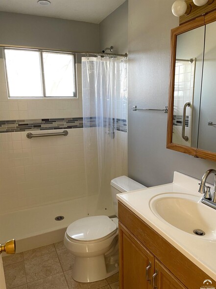 Main Floor Bathroom with walk-in shower - 2731 Bonanza St