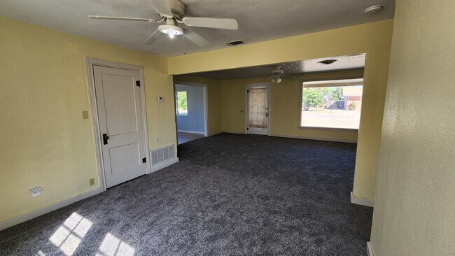 Building Photo - 800 S Elgin Ave