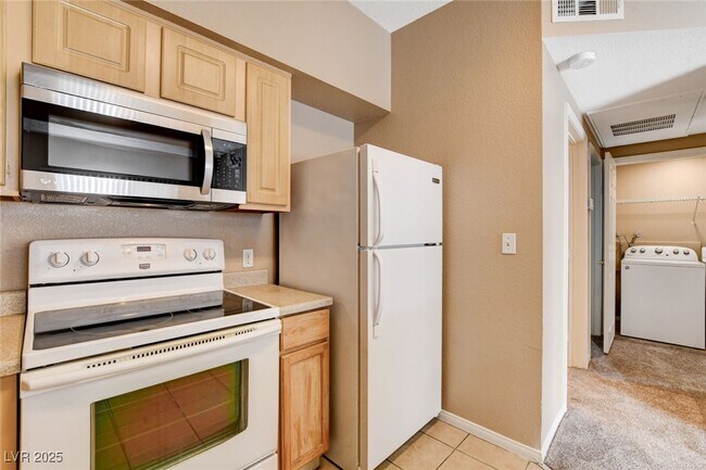 Building Photo - 6955 N Durango Dr