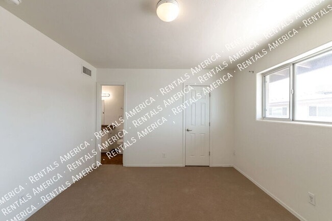 Building Photo - 935 N Venice Ave