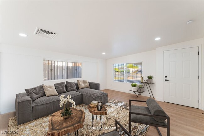 Building Photo - 3320 Osage Ave