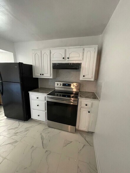 Building Photo - 8801 Meandering Way