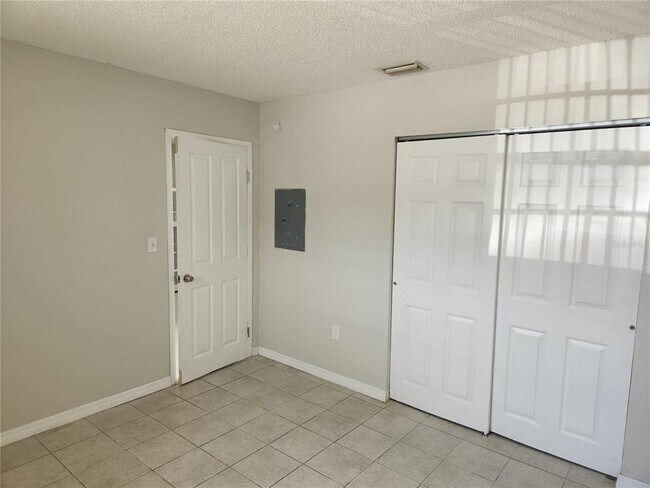 Building Photo - 9831 Grace Dr