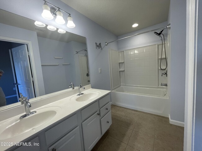 Building Photo - 6937 Woody Vine Dr