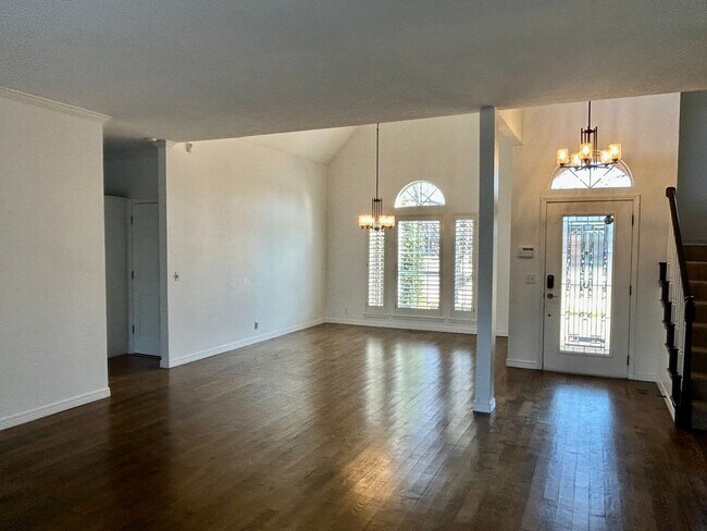 Building Photo - Stunning 4 bedroom, 3 bath home with a pool in beautiful Cedar Ridge!