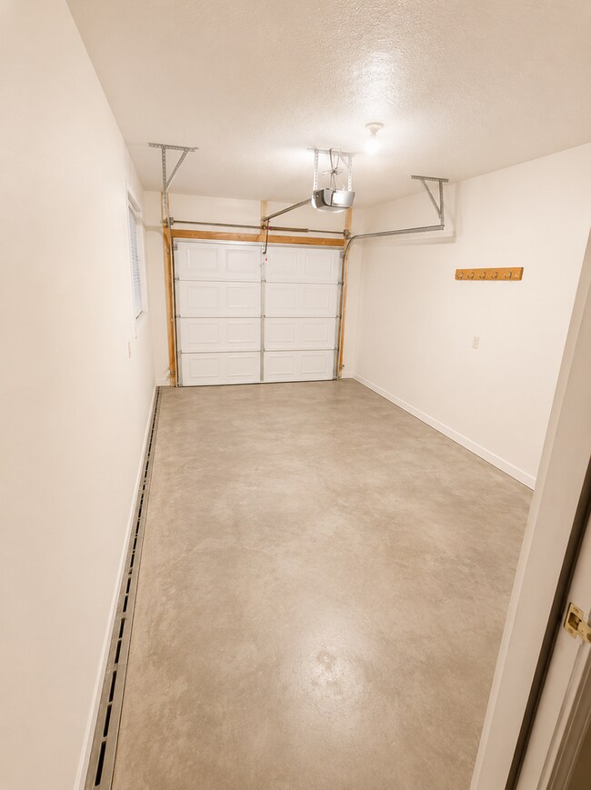 Building Photo - 2893 Crystal Lake Dr