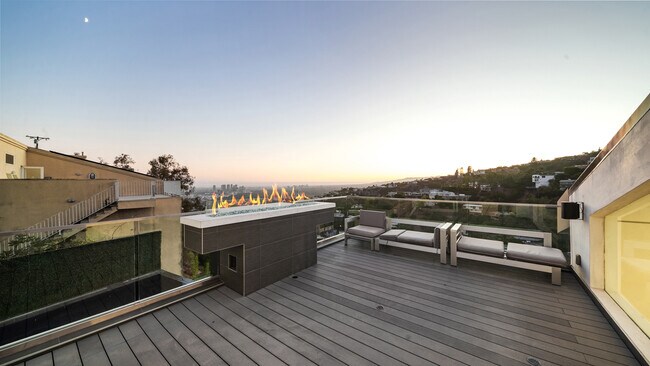 Building Photo - 1623 Viewmont Dr