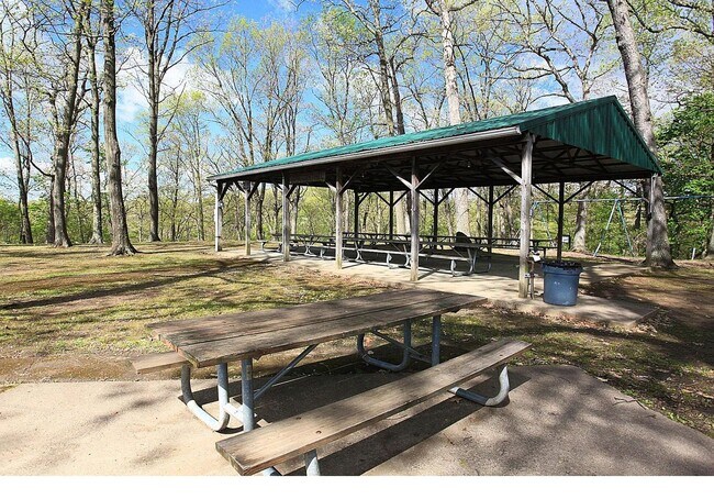 Building Photo - 251-253-253 Dakota Ave