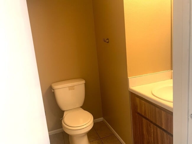 Building Photo - Check out this Freshly Painted and New Flo...