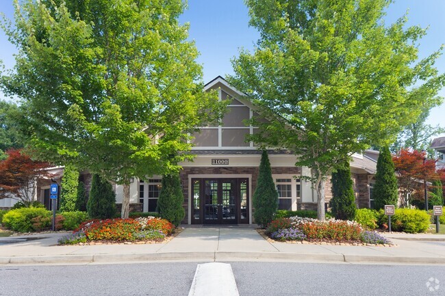 Building Photo - The Oaks at Johns Creek