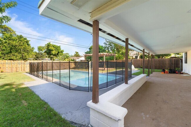 Building Photo - 1516 SW 30th Terrace