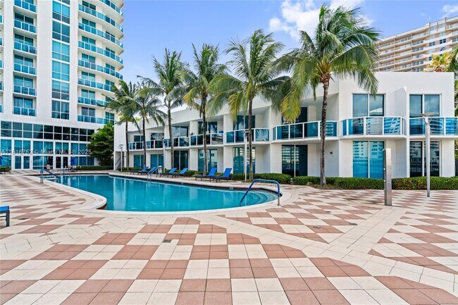Building Photo - 1945 S Ocean Dr