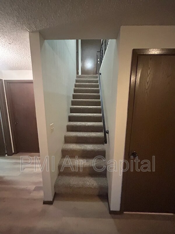 Building Photo - 1530 N Maybelle St