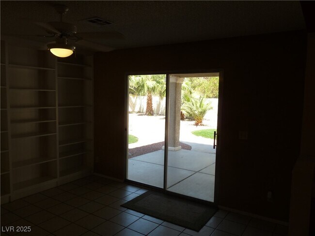 Building Photo - 912 Crowfoot