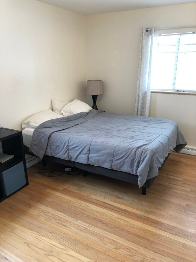 Building Photo - 891 S Taft St